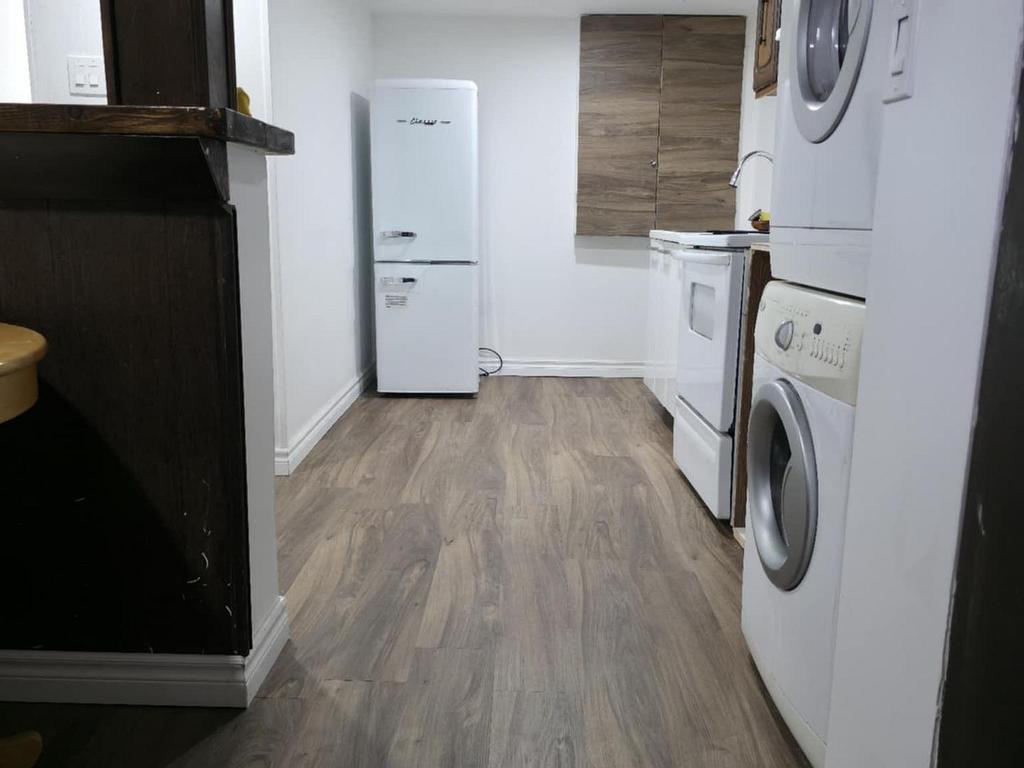 









524


Rouge Hills

Drive, 1,
Toronto,




ON
M1C 2Z8

