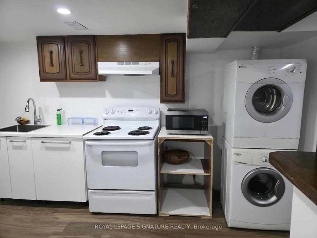 









524


Rouge Hills

Drive, 1,
Toronto,




ON
M1C 2Z8

