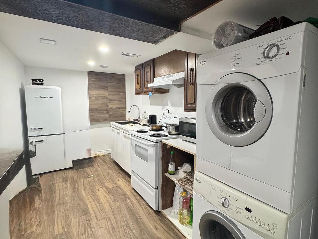 









524


Rouge Hills

Drive, 1,
Toronto,




ON
M1C 2Z8

