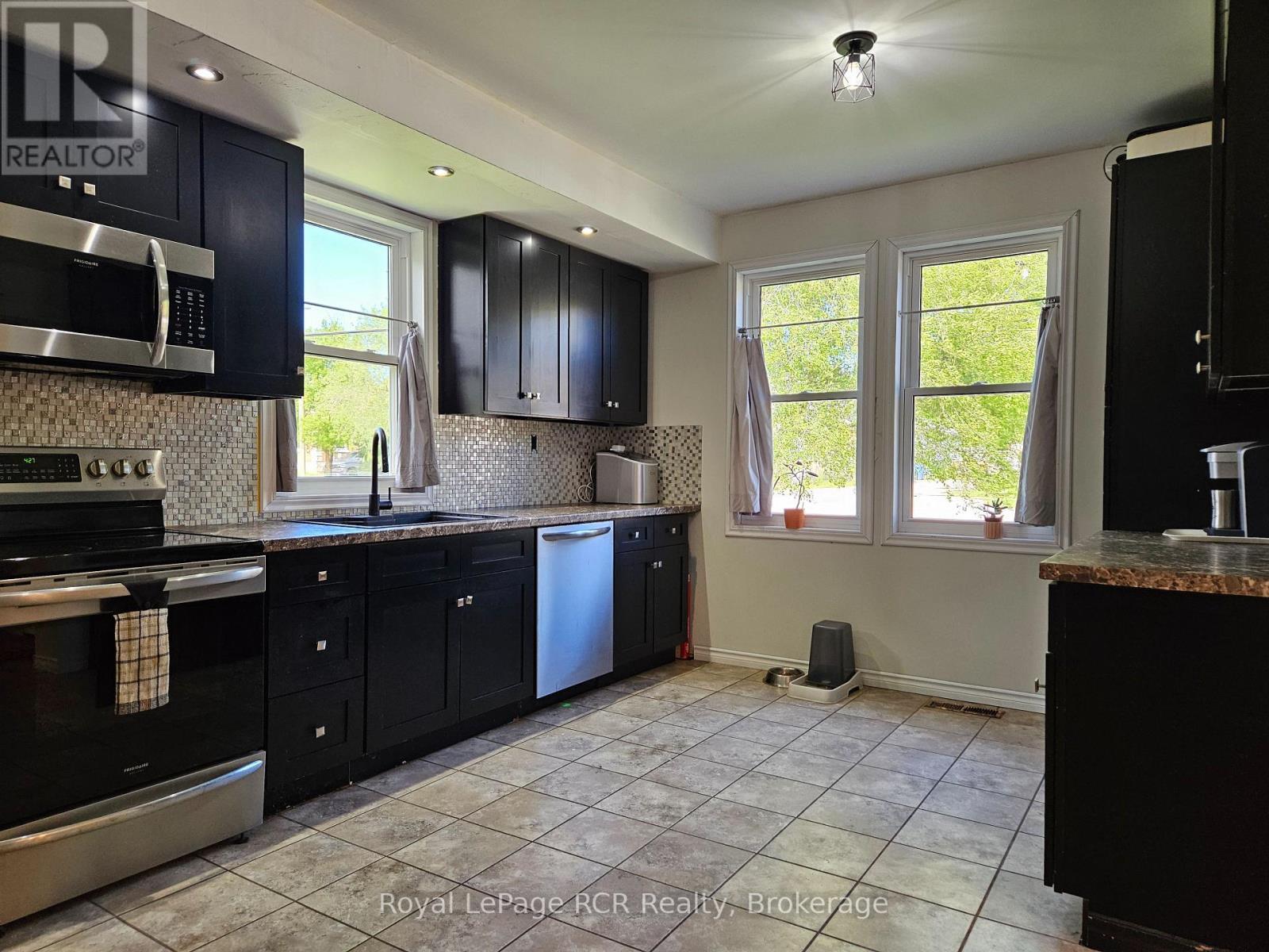 












136228 GREY ROAD 40 ROAD

,
Chatsworth,




Ontario
N0H1K0

