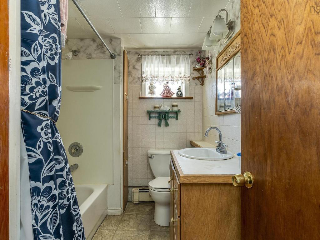 












43 South Point Road

,
Portuguese Cove,




NS
B3V 1K3

