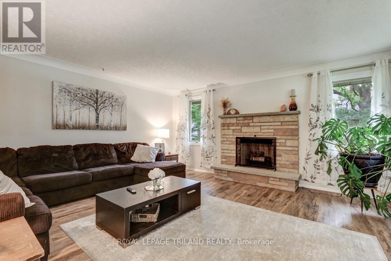 












9460 CURRIE ROAD

,
Dutton/Dunwich (Wallacetown),




Ontario
N0L2M0

