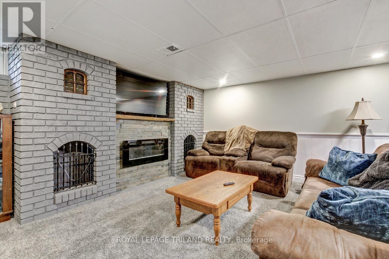 












9460 CURRIE ROAD

,
Dutton/Dunwich (Wallacetown),




Ontario
N0L2M0

