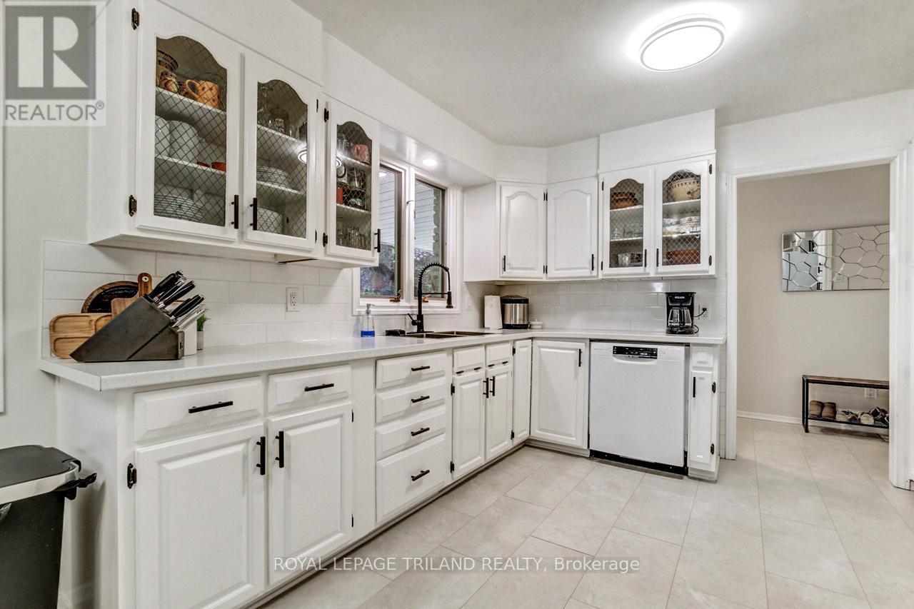 












9460 CURRIE ROAD

,
Dutton/Dunwich (Wallacetown),




Ontario
N0L2M0

