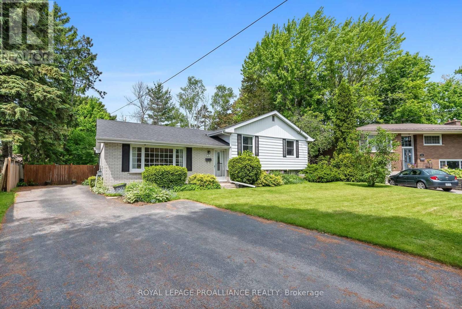 












36 APPLEWOOD DRIVE

,
Belleville (Belleville Ward),




Ontario
K8P4E2

