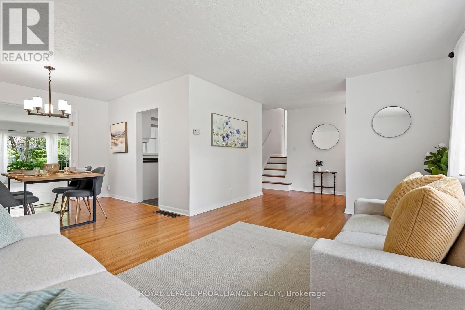 












36 APPLEWOOD DRIVE

,
Belleville (Belleville Ward),




Ontario
K8P4E2

