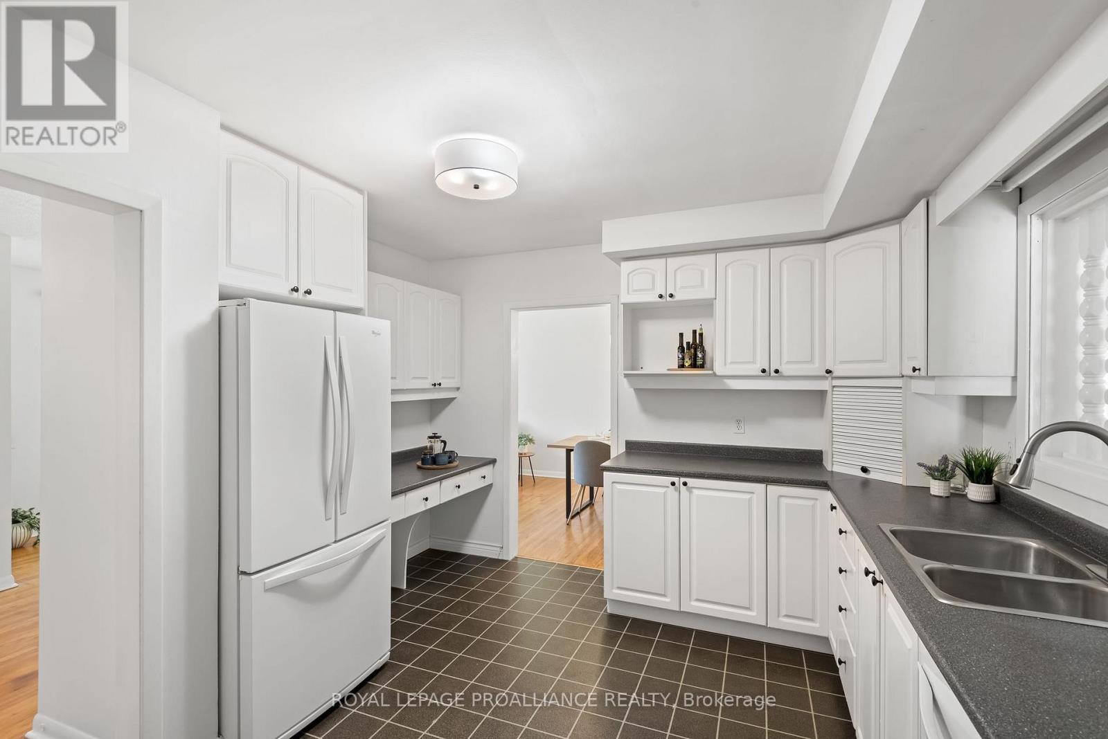












36 APPLEWOOD DRIVE

,
Belleville (Belleville Ward),




Ontario
K8P4E2

