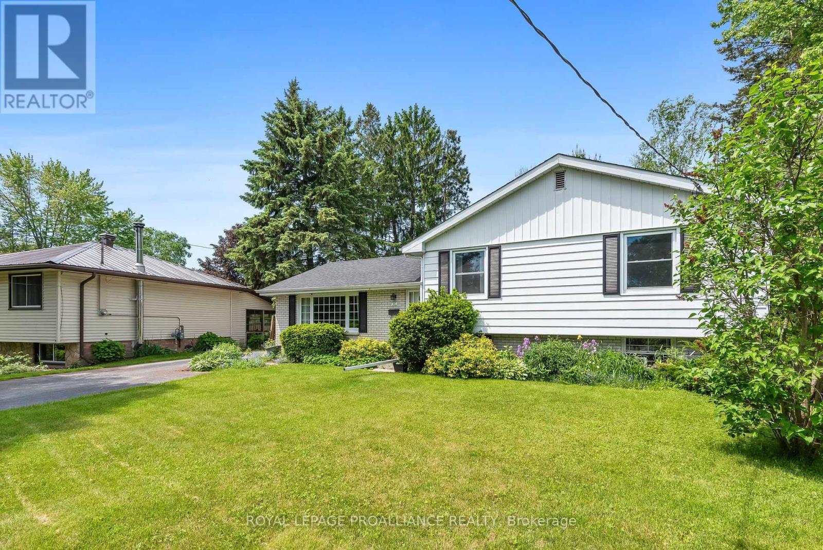 












36 APPLEWOOD DRIVE

,
Belleville (Belleville Ward),




Ontario
K8P4E2


