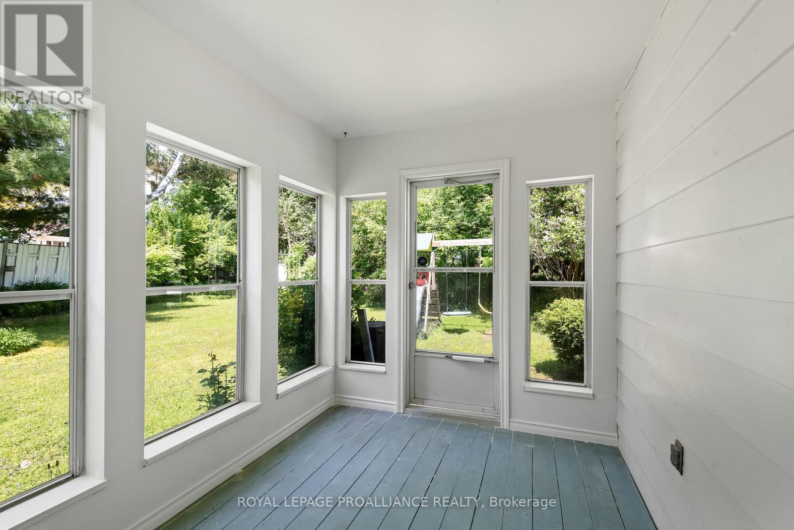 












36 APPLEWOOD DRIVE

,
Belleville (Belleville Ward),




Ontario
K8P4E2

