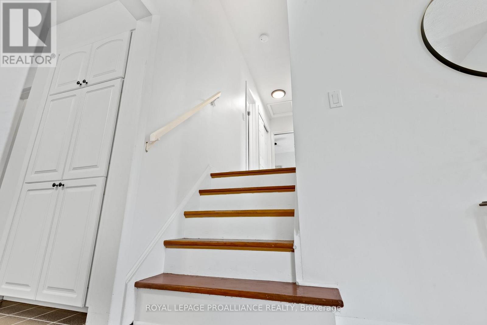 












36 APPLEWOOD DRIVE

,
Belleville (Belleville Ward),




Ontario
K8P4E2

