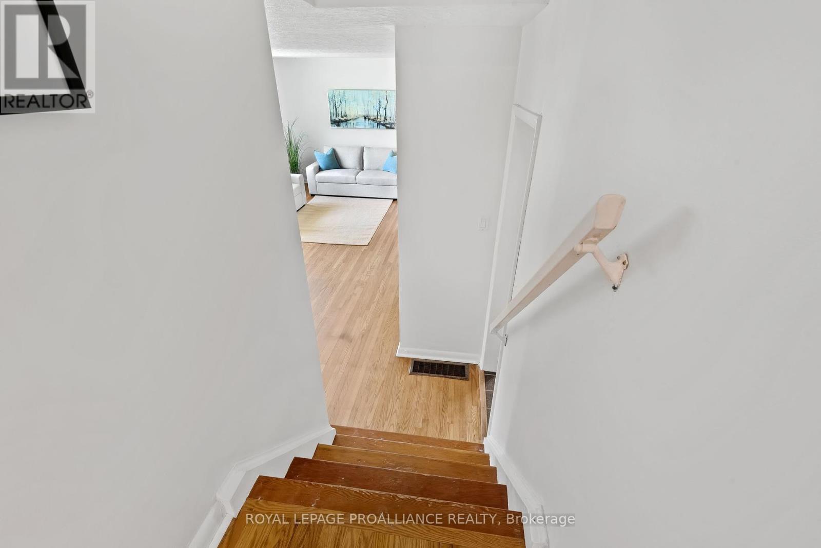 












36 APPLEWOOD DRIVE

,
Belleville (Belleville Ward),




Ontario
K8P4E2

