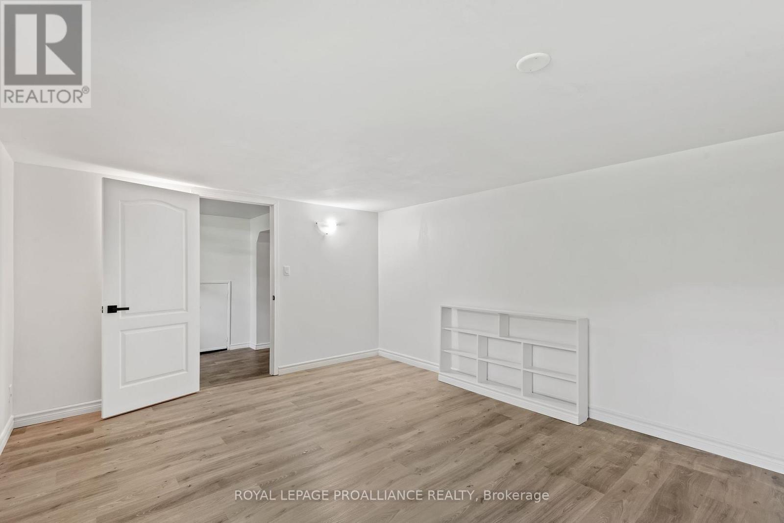 












36 APPLEWOOD DRIVE

,
Belleville (Belleville Ward),




Ontario
K8P4E2

