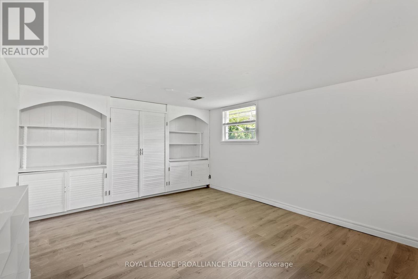 












36 APPLEWOOD DRIVE

,
Belleville (Belleville Ward),




Ontario
K8P4E2

