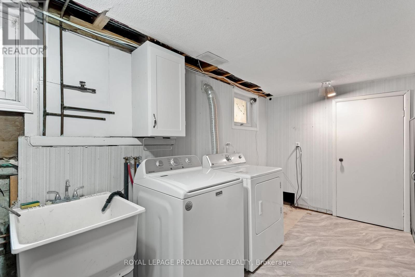 












36 APPLEWOOD DRIVE

,
Belleville (Belleville Ward),




Ontario
K8P4E2


