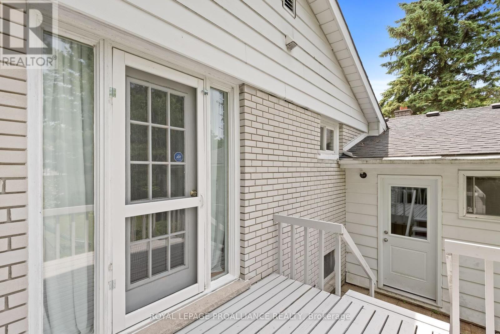 












36 APPLEWOOD DRIVE

,
Belleville (Belleville Ward),




Ontario
K8P4E2

