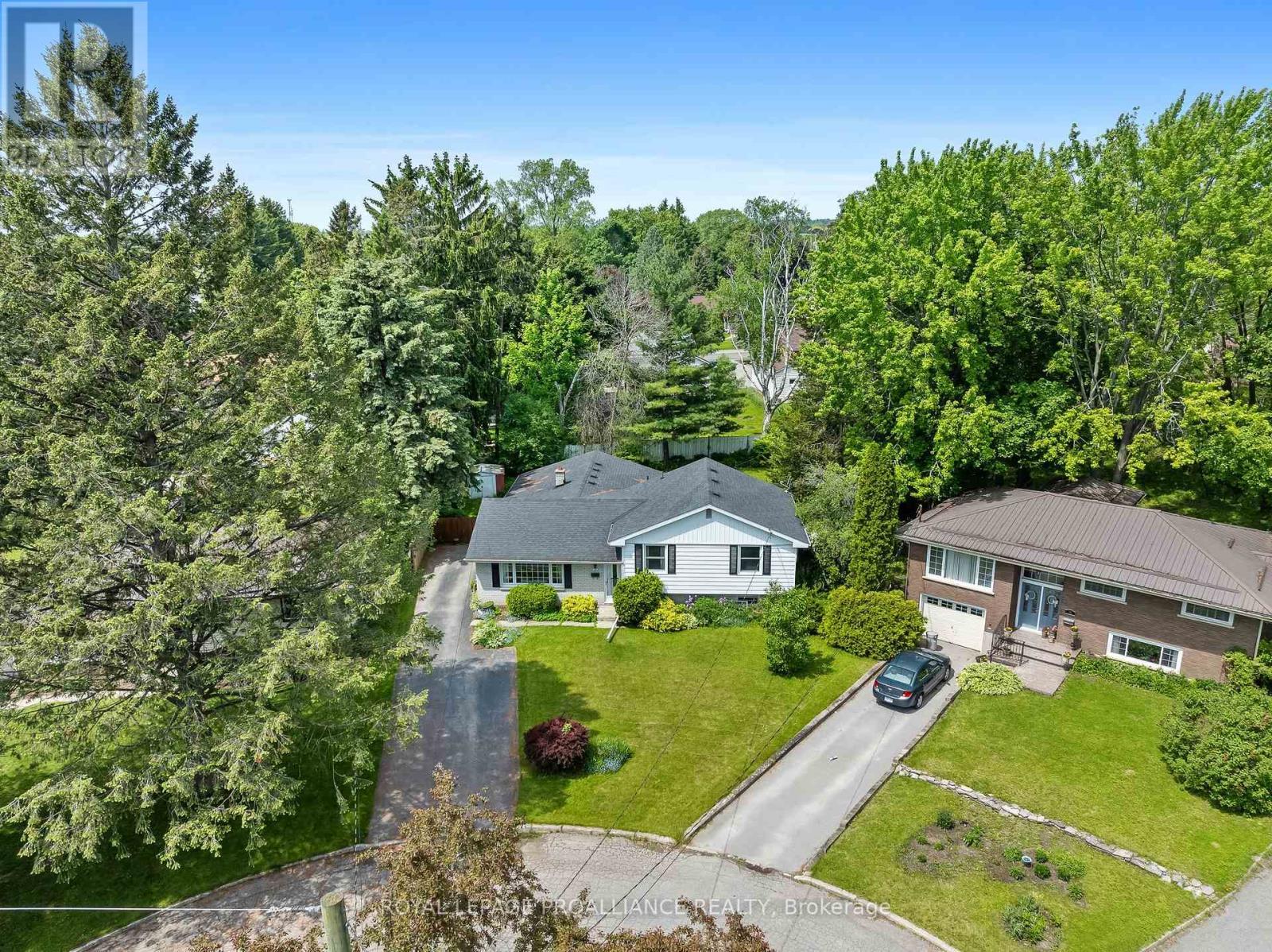 












36 APPLEWOOD DRIVE

,
Belleville (Belleville Ward),




Ontario
K8P4E2

