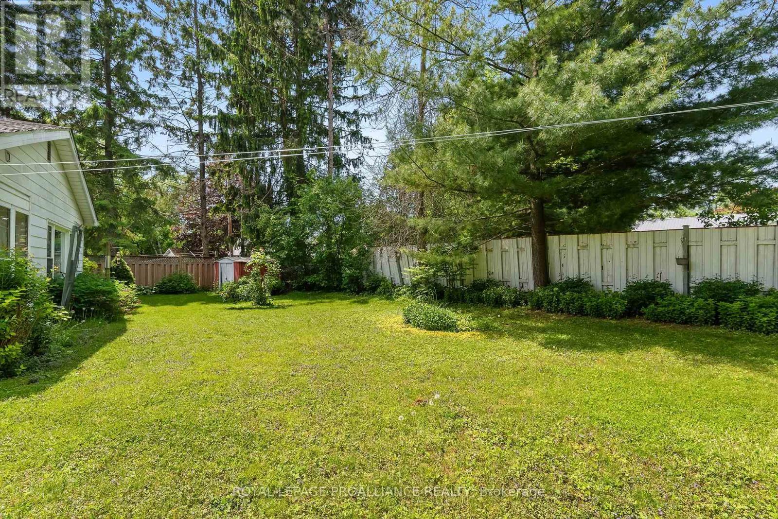 












36 APPLEWOOD DRIVE

,
Belleville (Belleville Ward),




Ontario
K8P4E2

