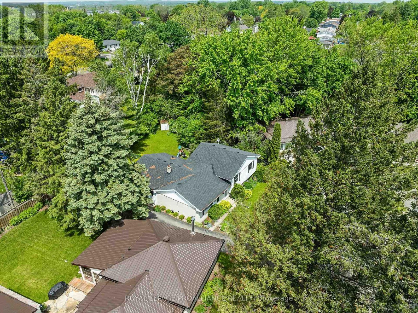 












36 APPLEWOOD DRIVE

,
Belleville (Belleville Ward),




Ontario
K8P4E2

