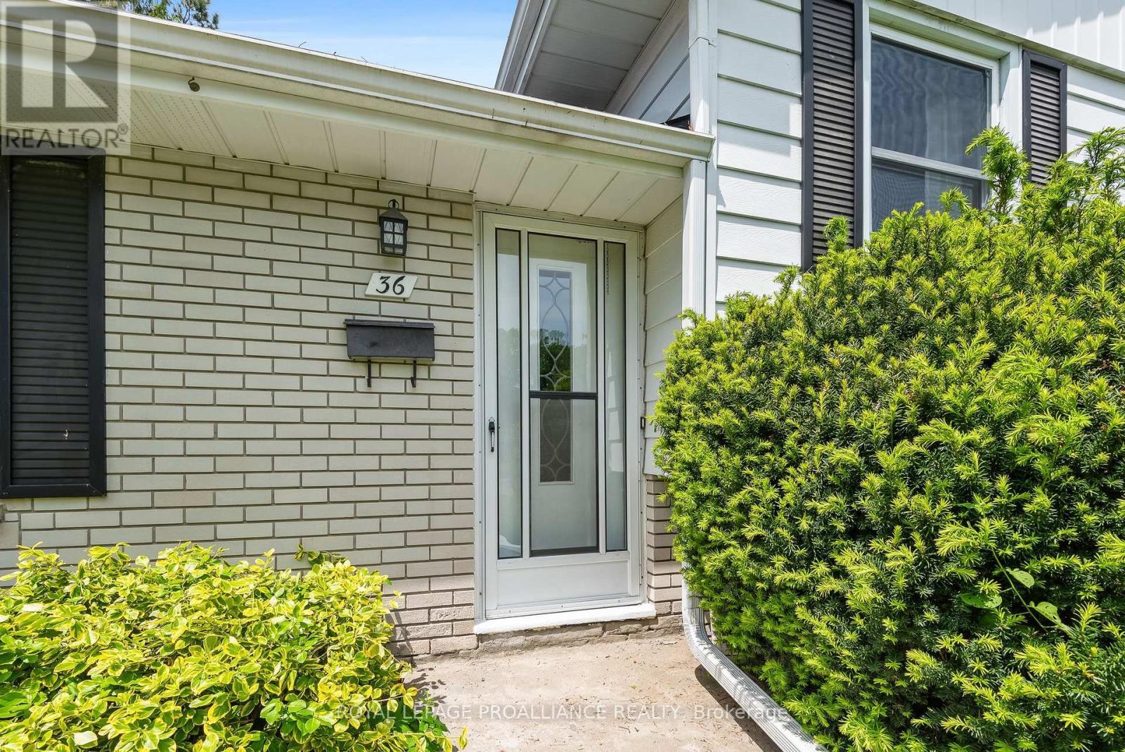












36 APPLEWOOD DRIVE

,
Belleville (Belleville Ward),




Ontario
K8P4E2

