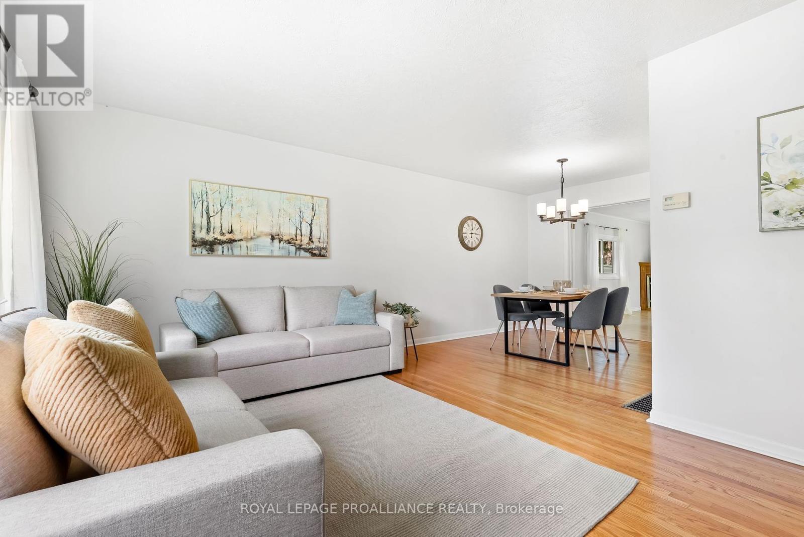 












36 APPLEWOOD DRIVE

,
Belleville (Belleville Ward),




Ontario
K8P4E2

