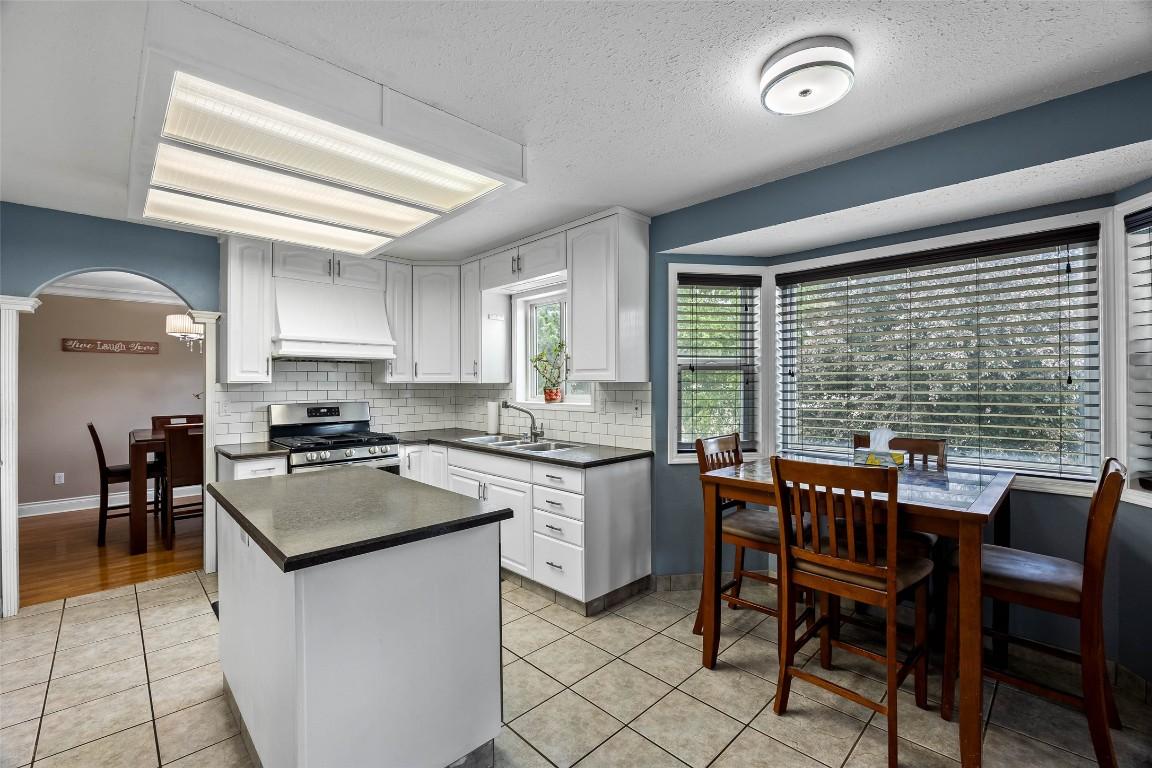 









755


ROBSON

Drive,
Kamloops,




BC
V2E 2G7


