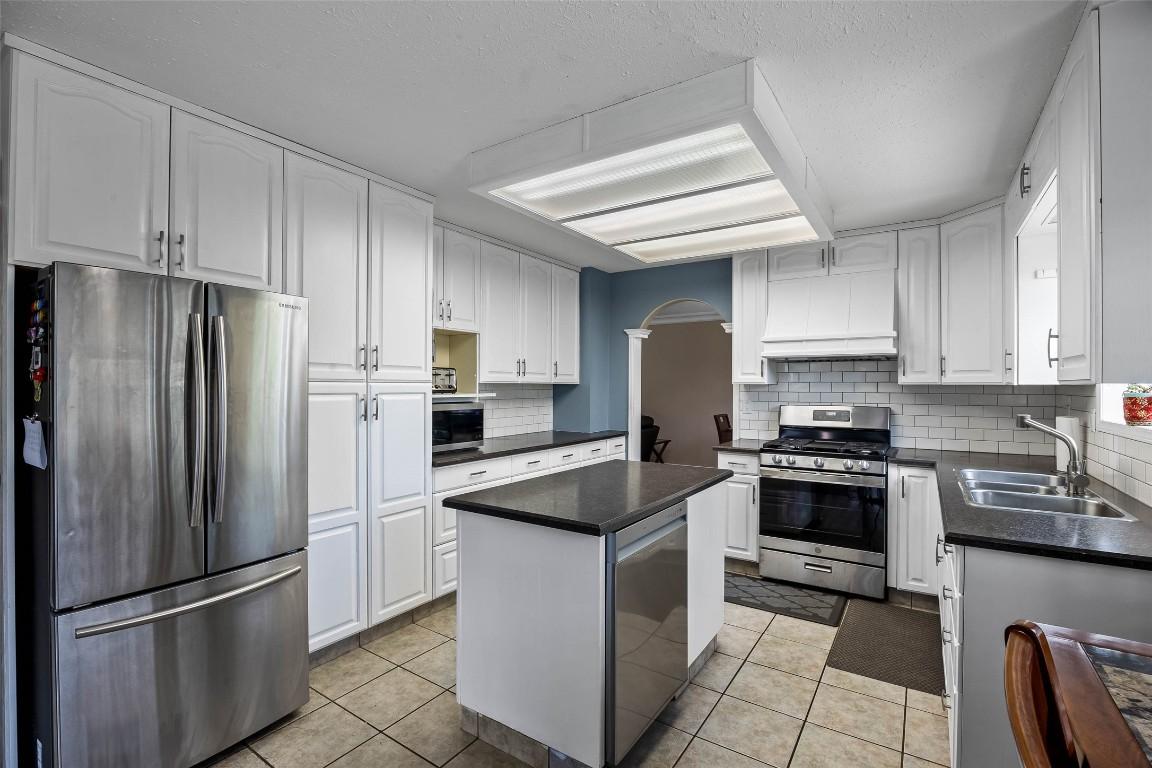









755


ROBSON

Drive,
Kamloops,




BC
V2E 2G7

