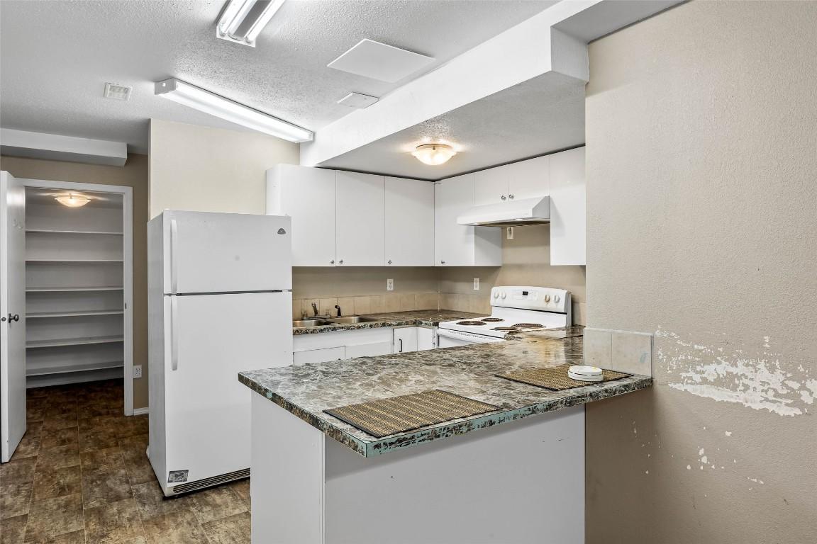 









755


ROBSON

Drive,
Kamloops,




BC
V2E 2G7

