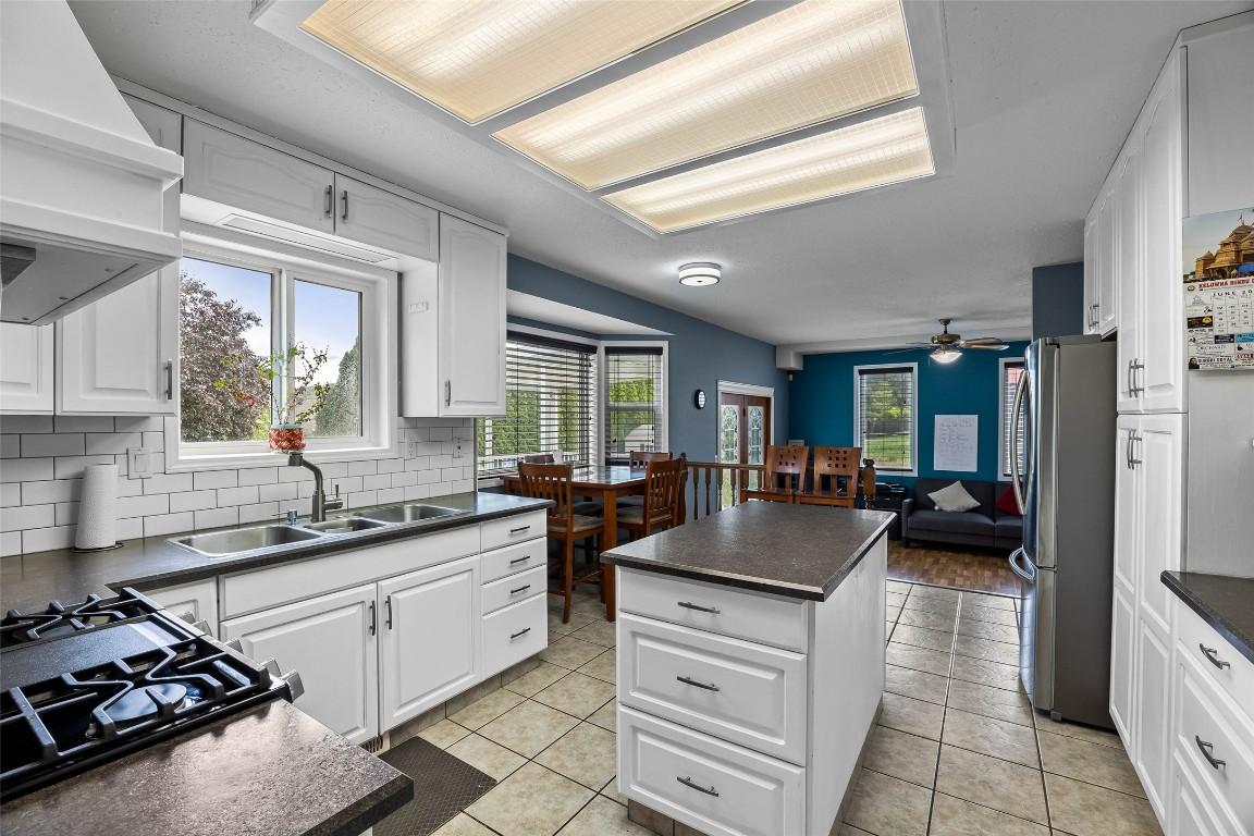 









755


ROBSON

Drive,
Kamloops,




BC
V2E 2G7

