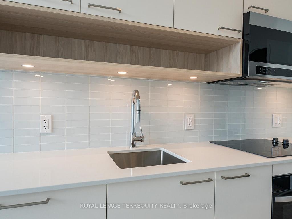 









3005


Pine Glen

Road, PH 802,
Oakville,




ON
L6M 4J3

