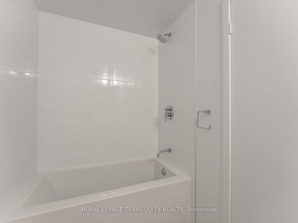 









3005


Pine Glen

Road, PH 802,
Oakville,




ON
L6M 4J3

