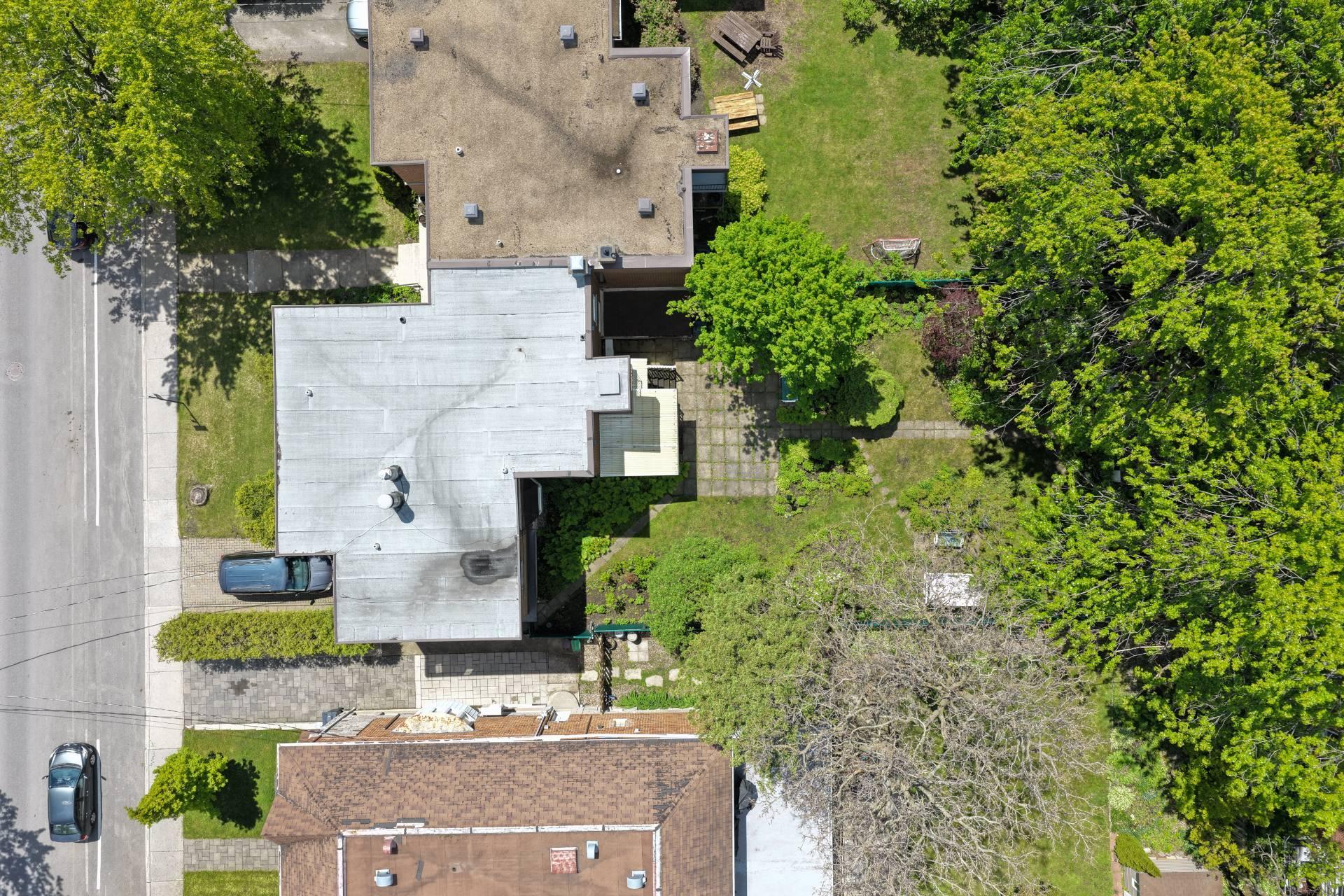 









3855


Boul. Édouard-Montpetit

,
Montréal (Côte-des-Neiges/Notre-Dame-de-Grâce),




QC
H3T1L1

