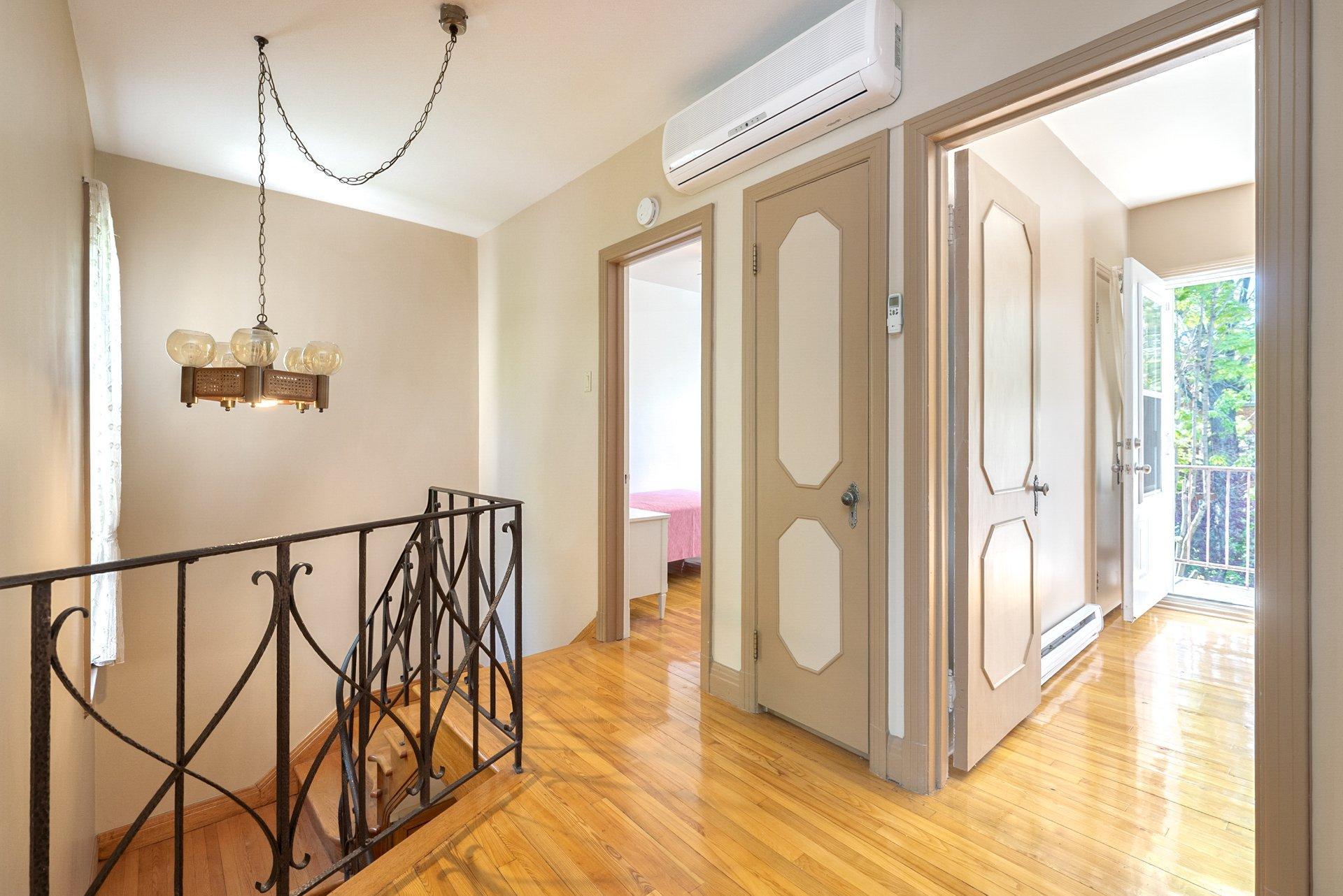 









3855


Boul. Édouard-Montpetit

,
Montréal (Côte-des-Neiges/Notre-Dame-de-Grâce),




QC
H3T1L1

