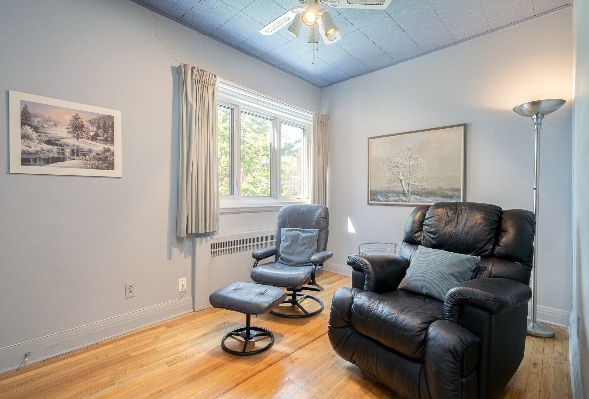 









3855


Boul. Édouard-Montpetit

,
Montréal (Côte-des-Neiges/Notre-Dame-de-Grâce),




QC
H3T1L1

