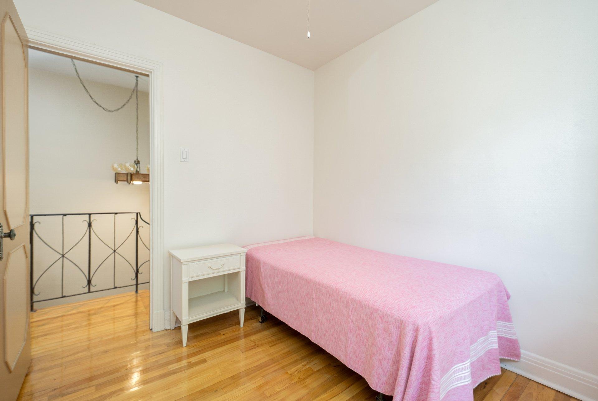 









3855


Boul. Édouard-Montpetit

,
Montréal (Côte-des-Neiges/Notre-Dame-de-Grâce),




QC
H3T1L1

