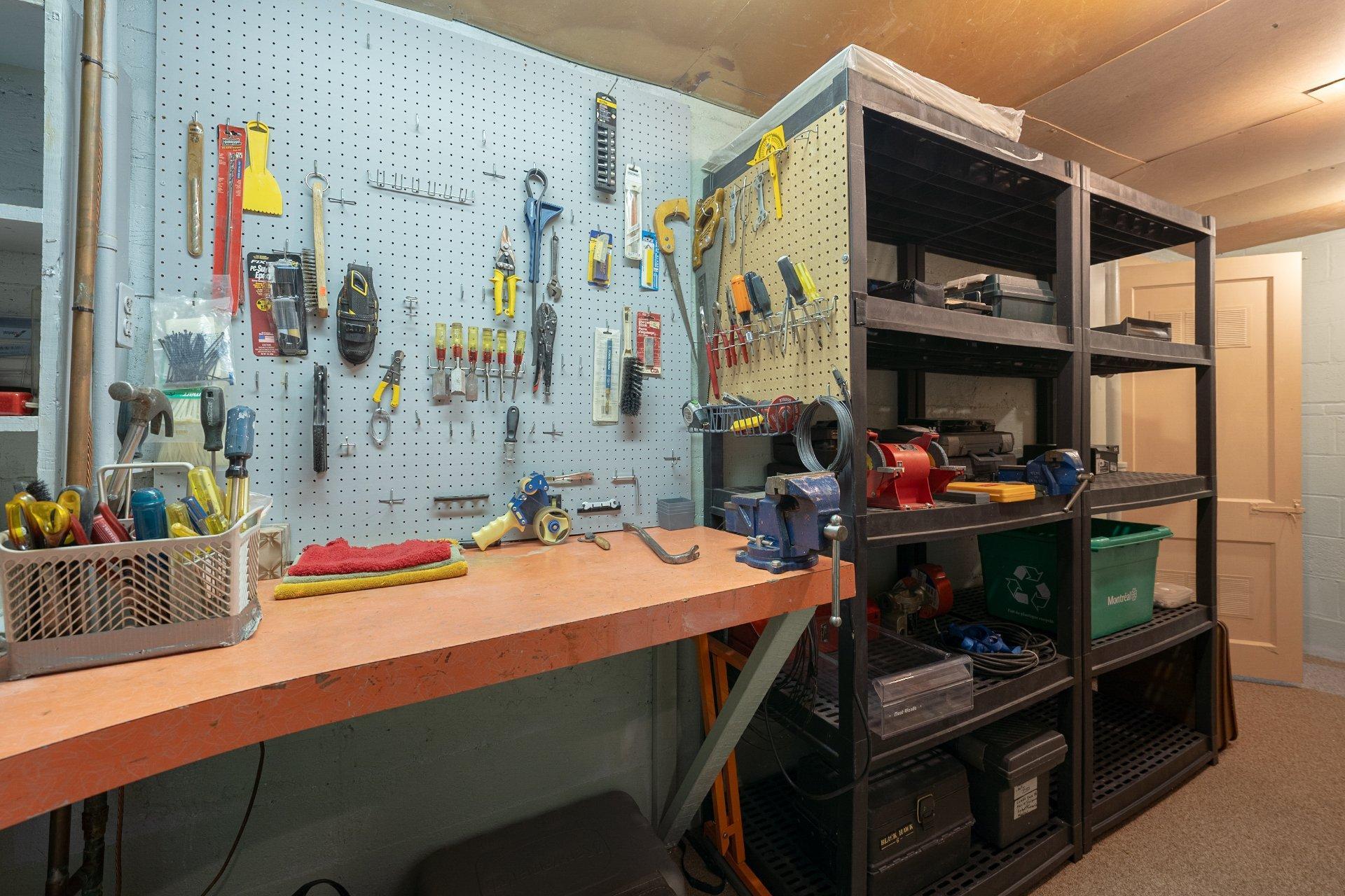 









3855


Boul. Édouard-Montpetit

,
Montréal (Côte-des-Neiges/Notre-Dame-de-Grâce),




QC
H3T1L1

