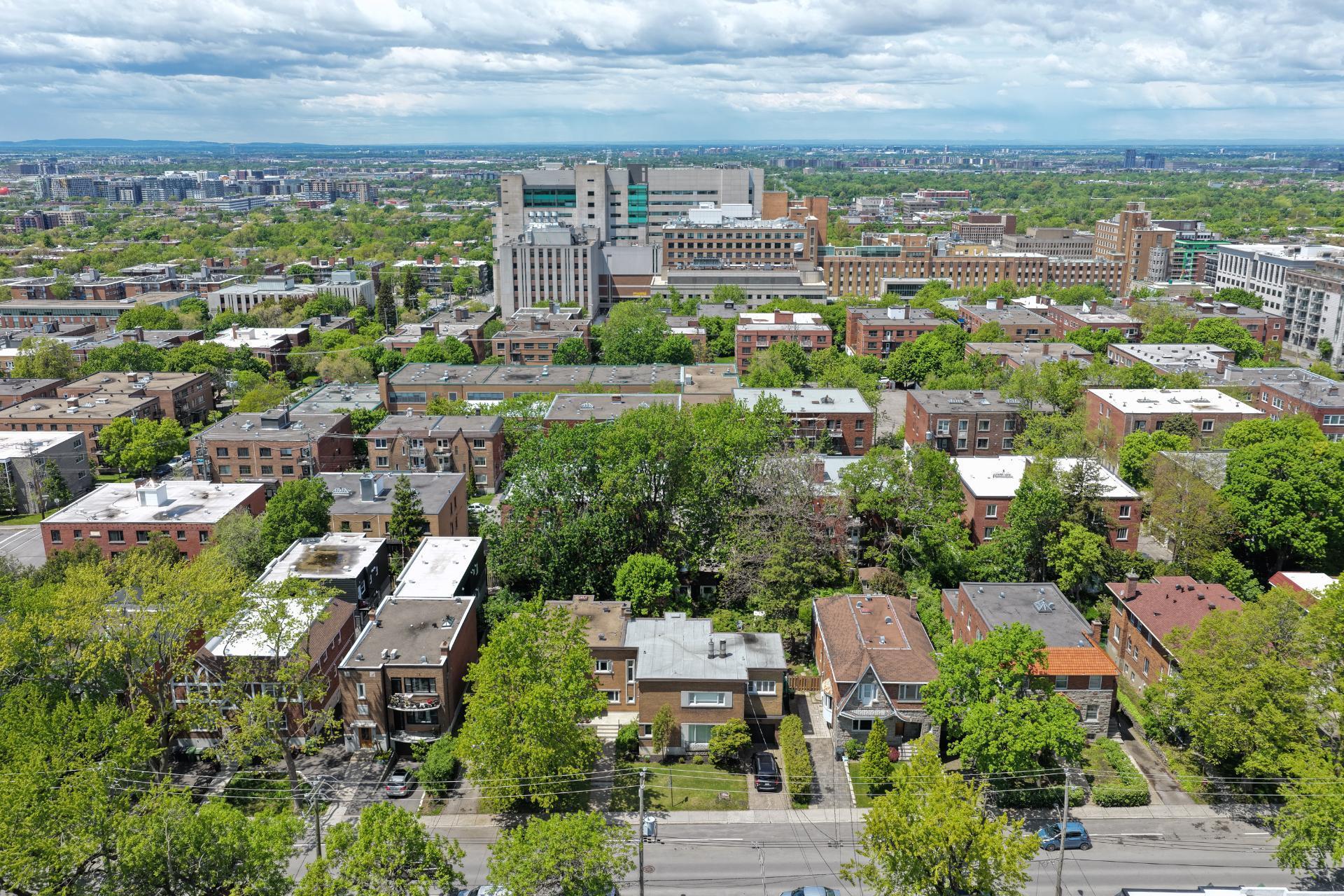 









3855


Boul. Édouard-Montpetit

,
Montréal (Côte-des-Neiges/Notre-Dame-de-Grâce),




QC
H3T1L1

