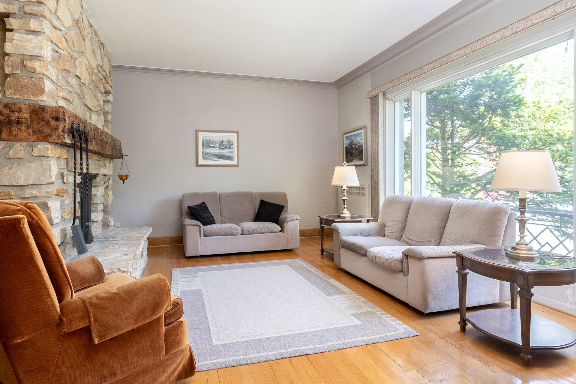 









3855


Boul. Édouard-Montpetit

,
Montréal (Côte-des-Neiges/Notre-Dame-de-Grâce),




QC
H3T1L1

