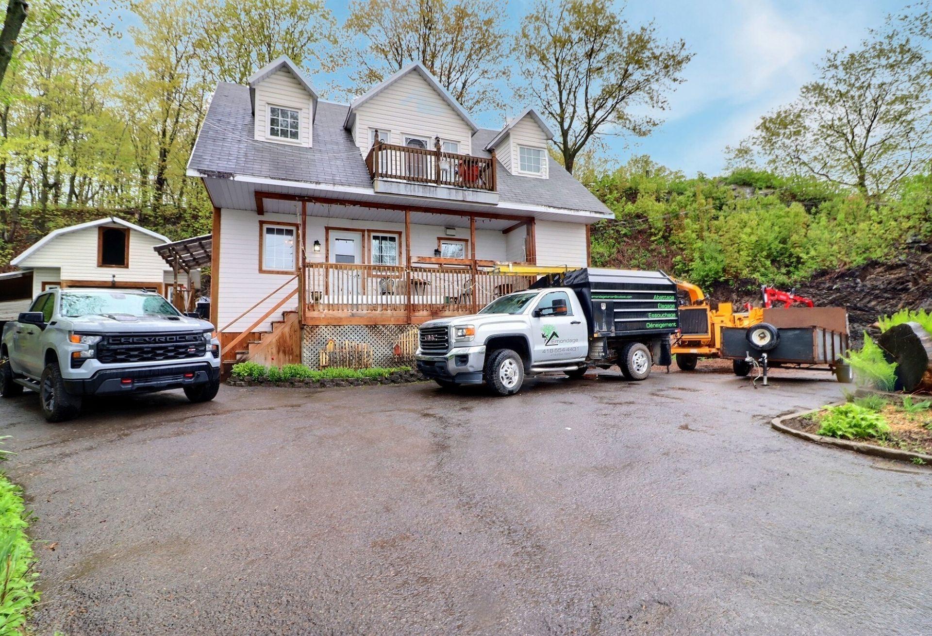 









5458


Ch. Royal

,
Saint-Jean-de-l'Île-d'Orléans,




QC
G0A3W0

