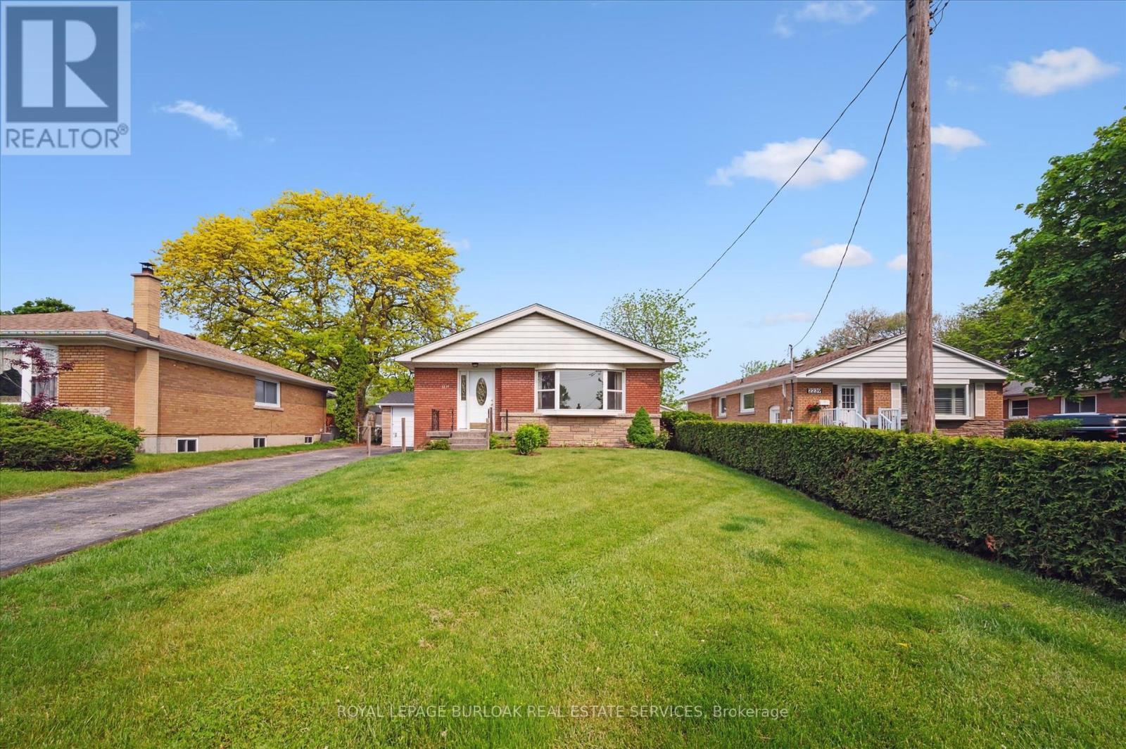 












2237 JOYCE STREET

,
Burlington,




Ontario
L7R2B6


