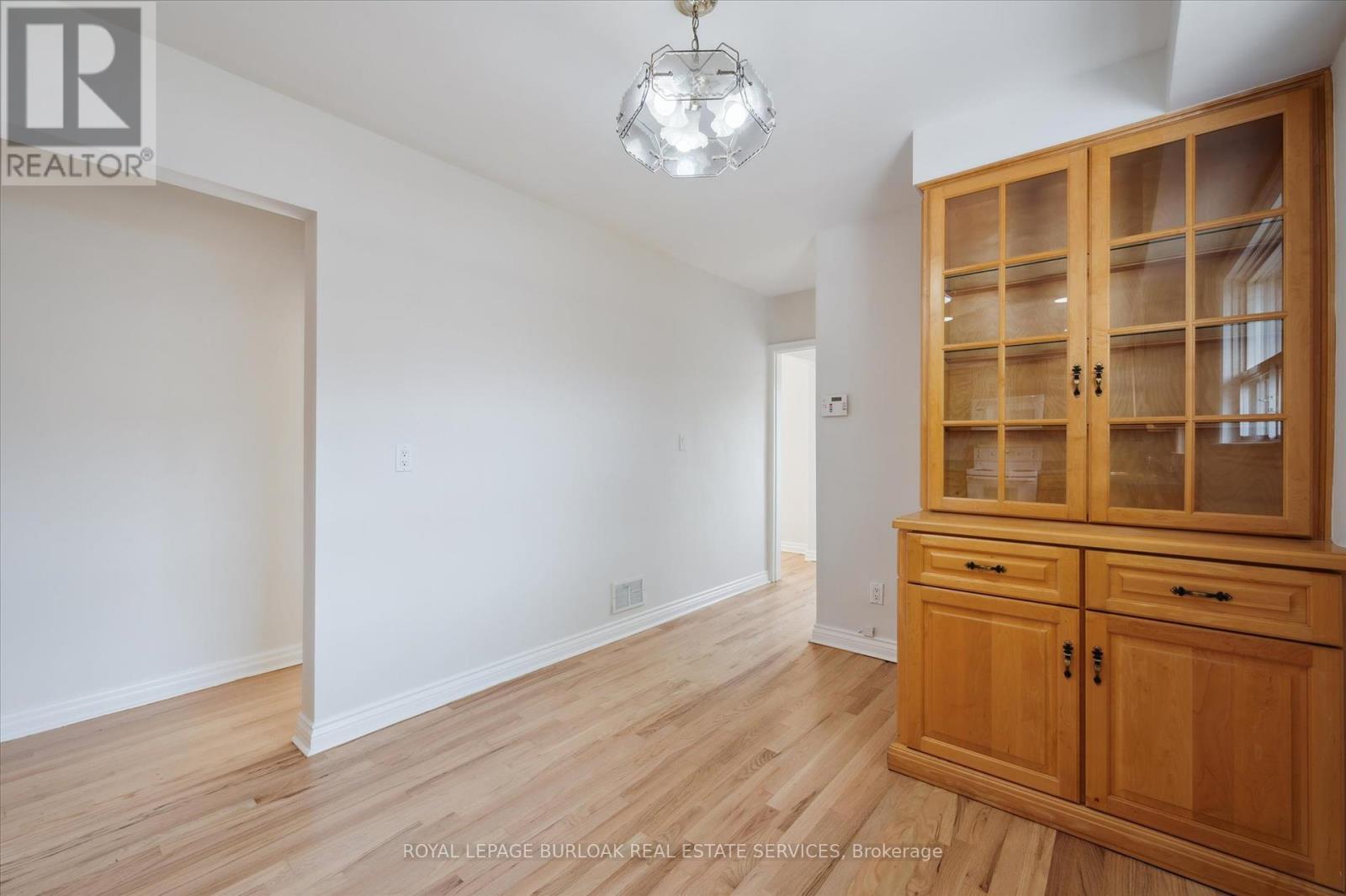 












2237 JOYCE STREET

,
Burlington,




Ontario
L7R2B6

