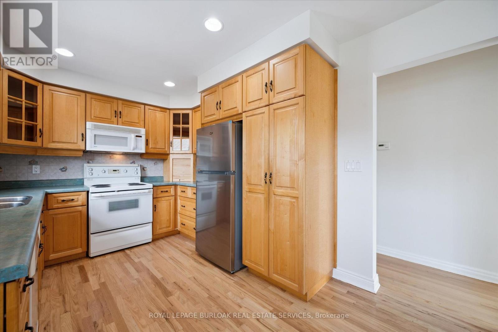 












2237 JOYCE STREET

,
Burlington,




Ontario
L7R2B6

