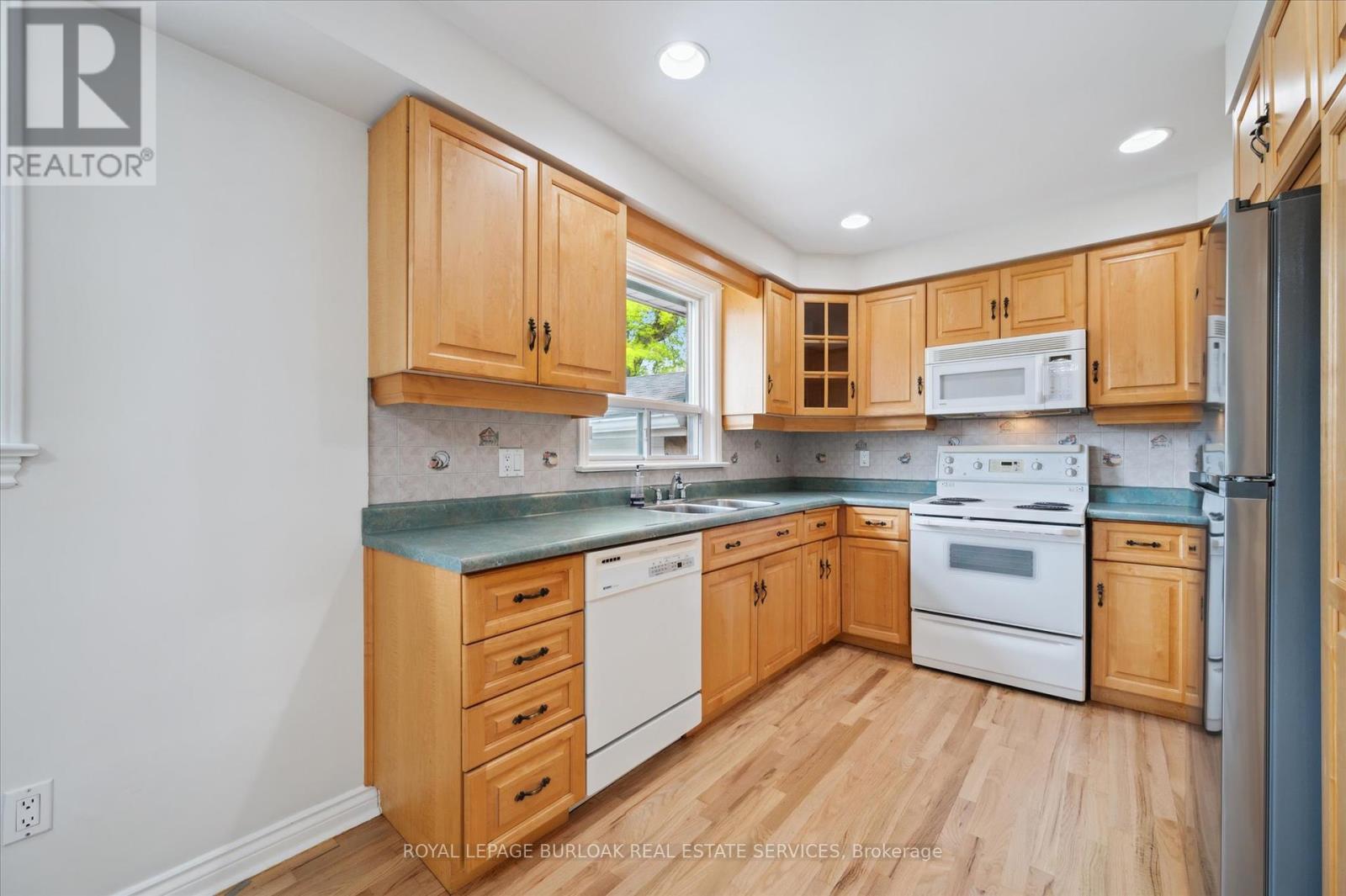 












2237 JOYCE STREET

,
Burlington,




Ontario
L7R2B6

