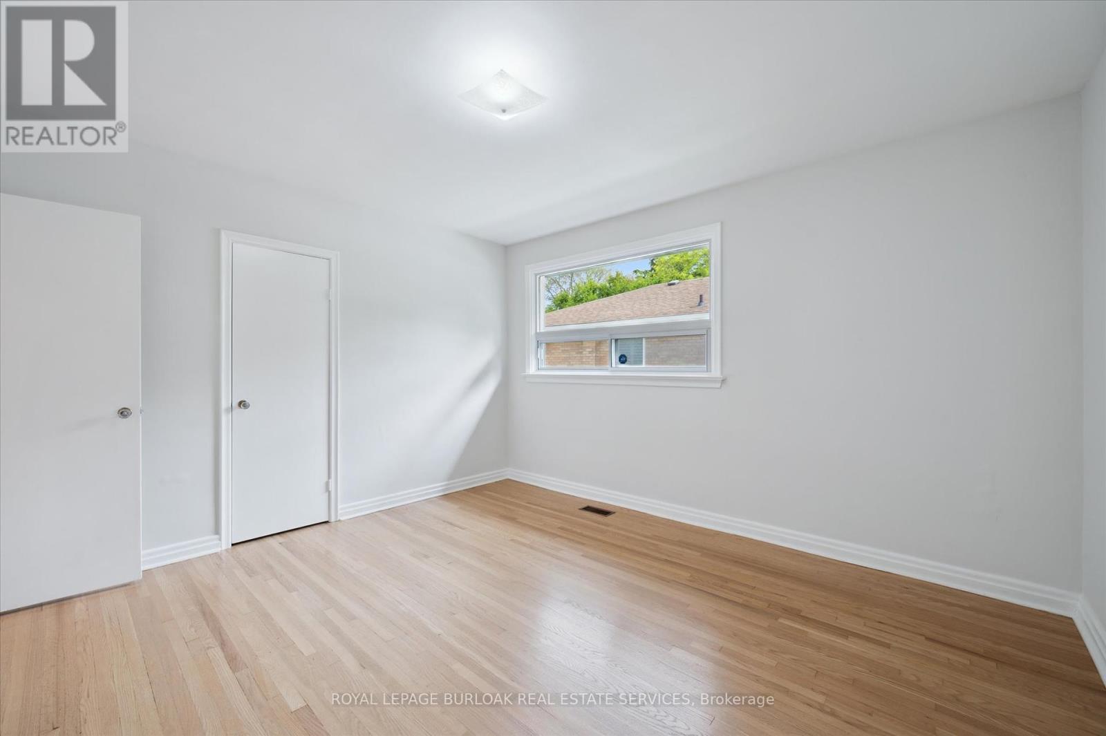 












2237 JOYCE STREET

,
Burlington,




Ontario
L7R2B6

