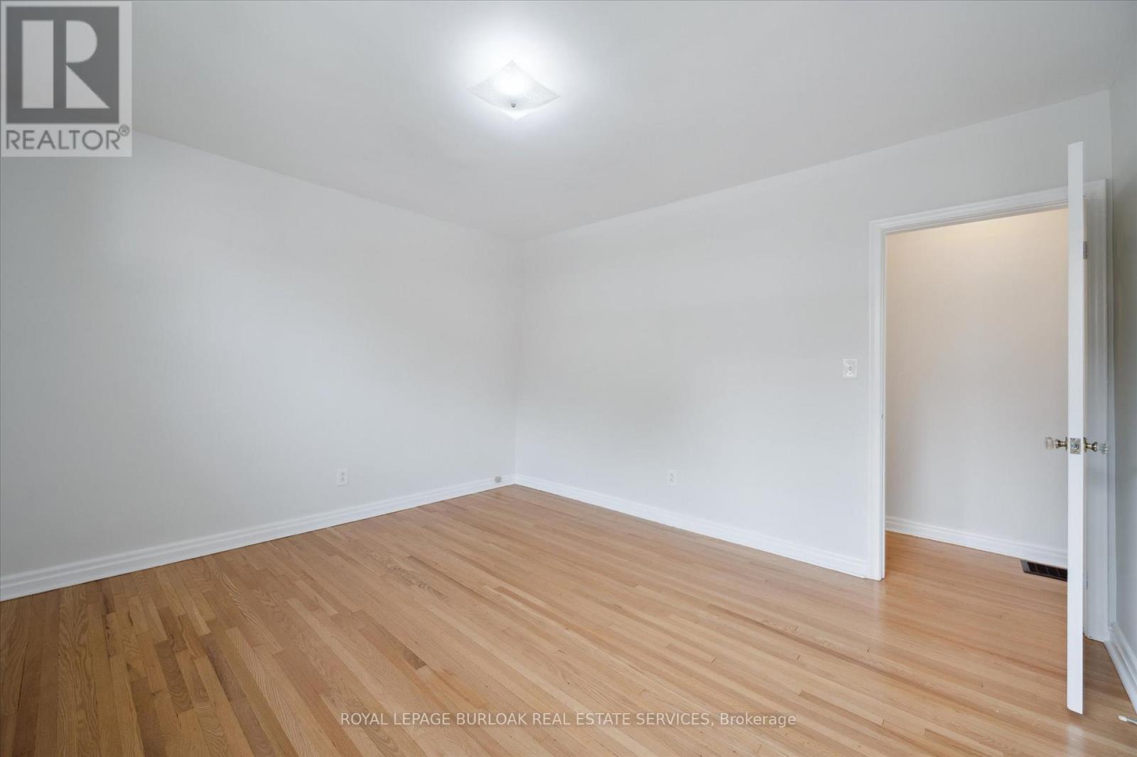 












2237 JOYCE STREET

,
Burlington,




Ontario
L7R2B6

