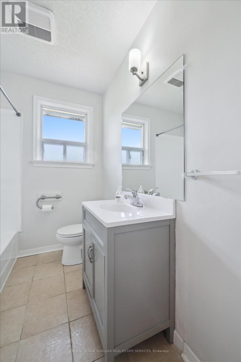 












2237 JOYCE STREET

,
Burlington,




Ontario
L7R2B6

