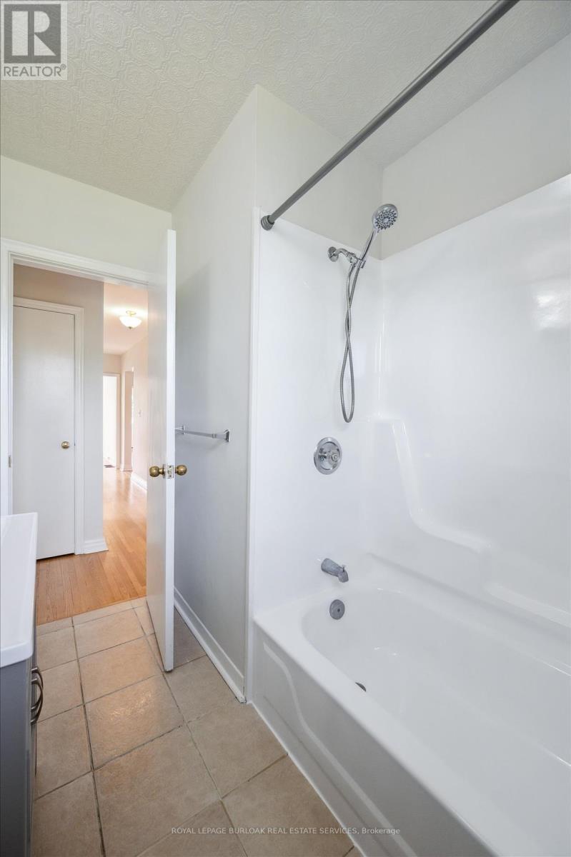 












2237 JOYCE STREET

,
Burlington,




Ontario
L7R2B6

