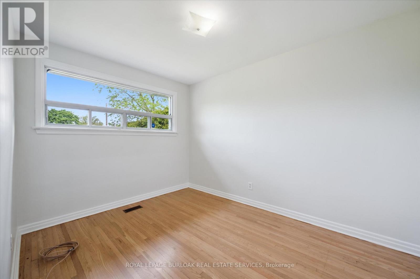 












2237 JOYCE STREET

,
Burlington,




Ontario
L7R2B6

