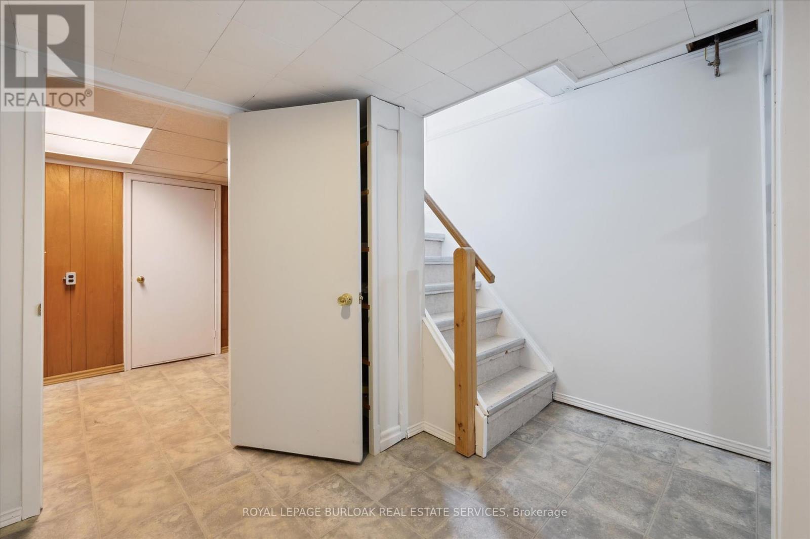 












2237 JOYCE STREET

,
Burlington,




Ontario
L7R2B6

