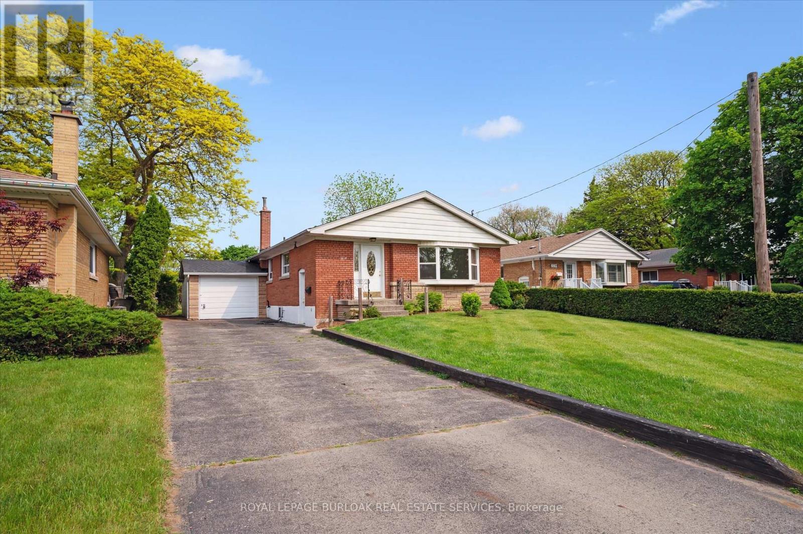 












2237 JOYCE STREET

,
Burlington,




Ontario
L7R2B6

