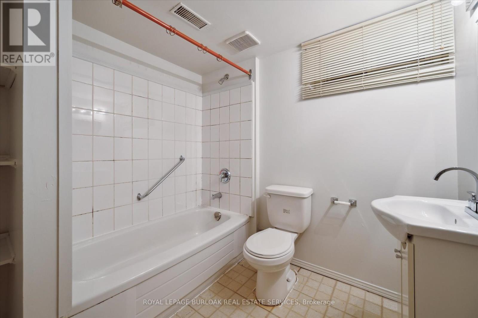 












2237 JOYCE STREET

,
Burlington,




Ontario
L7R2B6

